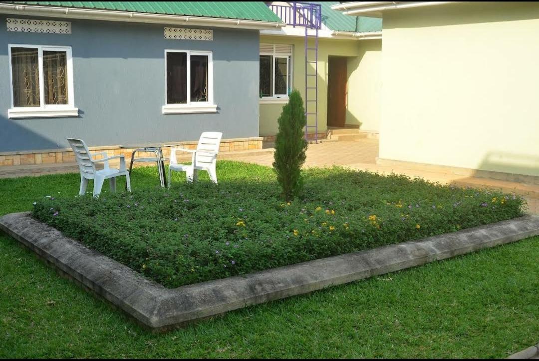 Migingo Suites Entebbe Exterior foto